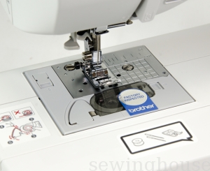 Компьютеризированная швейная машина Brother Style 100Q в комплекте ПРИСТАВНОЙ СТОЛИК