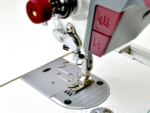 Прямострочная швейная машина A-8EH (дизайнерские строчки, 2 подвижных ножа)